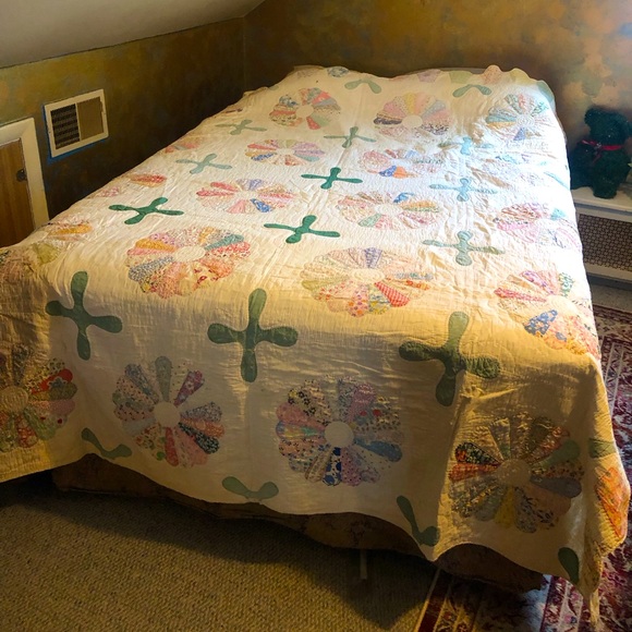 Vintage America Other - Dresden plate quilt handcrafted Amish scalloped edges double bed size VTG USA